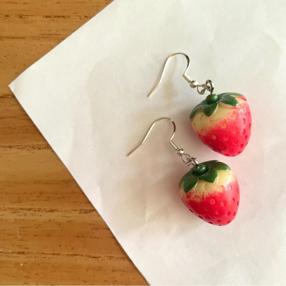 strawberry earrings !!
